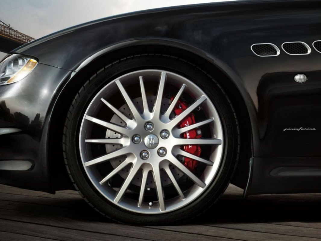 Maserat-Quattroporte-Sport-GT-S-exterior--side-view-black-alloy-wheel.jpg