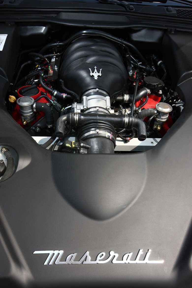 Maserati_Engine.jpg