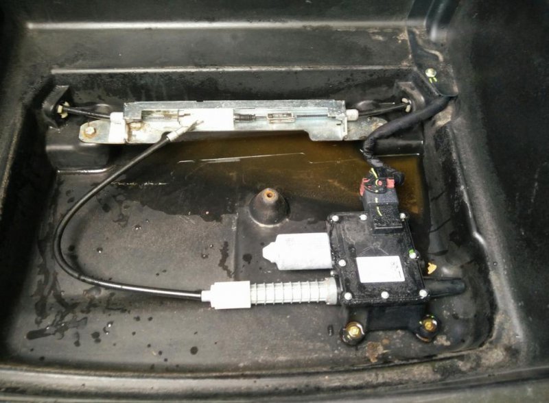 2010 Qp handbrake actuator part no. 281371 | SportsMaserati
