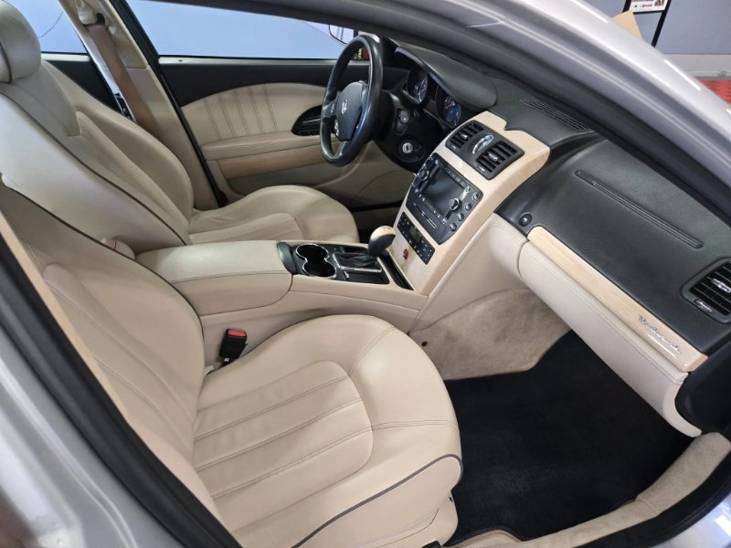2010_maserati_quattroporte_frtseat.jpg