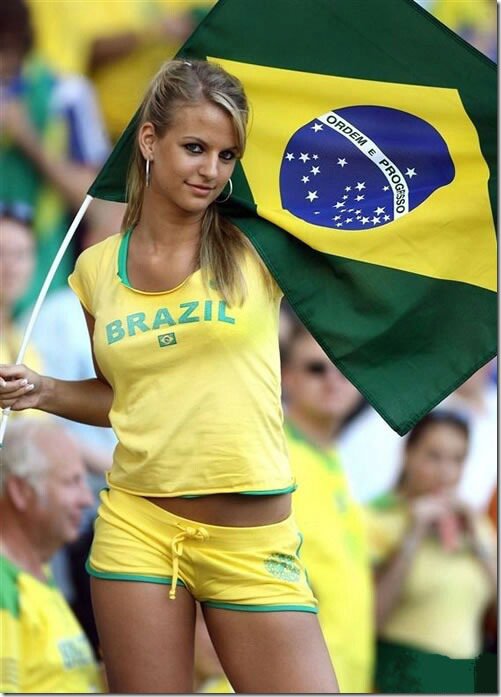 Brazil Hot Female Fans - Sexy Brazilian Soccer Girls4.jpg