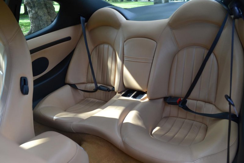 interior rear seats.jpg