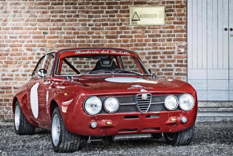 Alfa-Romeo-2000-GTAm.jpg