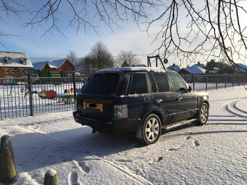Range Rover snow.jpg