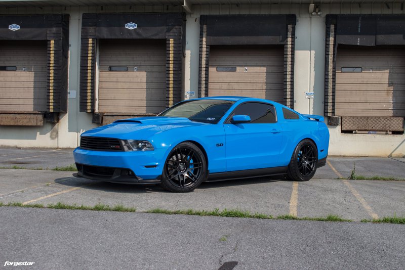 grabber-blue-ford-mustang-5th-generation-black-concave-forgestar-f14-wheels-m.jpg