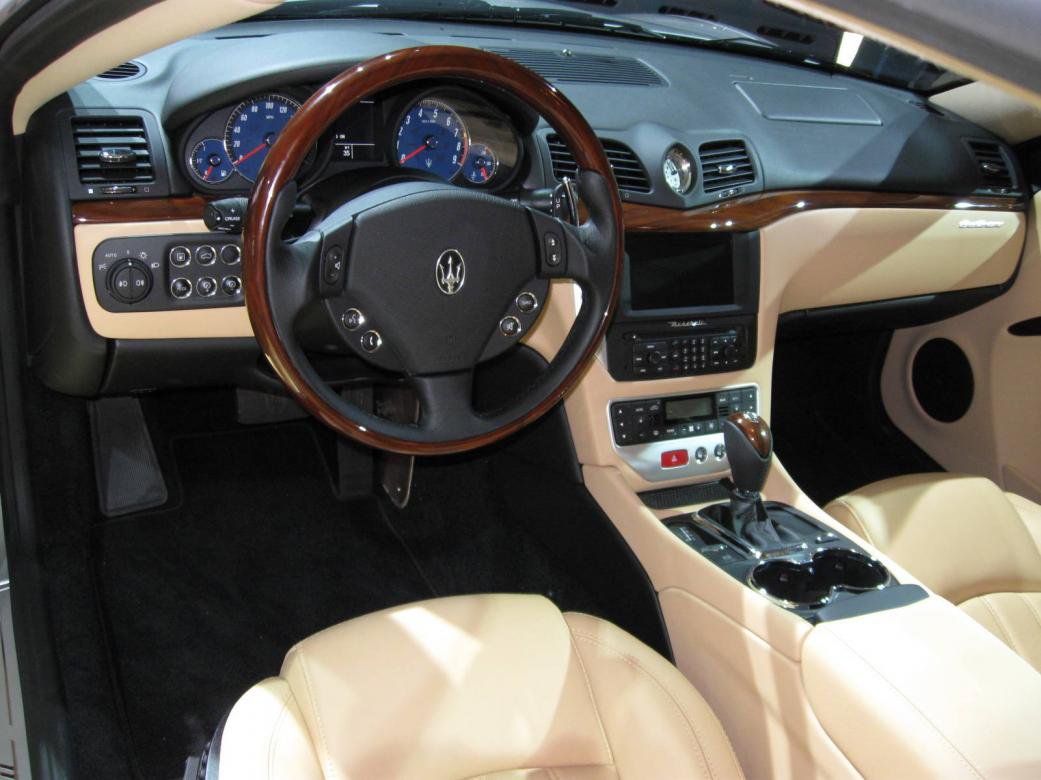 Maserati-GranTurismo-interior.jpg